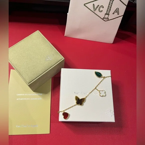 Van Cleef & Arpels Lucky Alhambra 18K Yellow Gold Bracelet - Picture 2 of 3